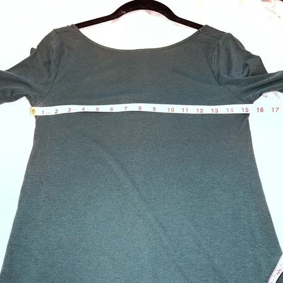 ❤️ Women’s Old Navy drop back tee Small - Picture 4 of 5